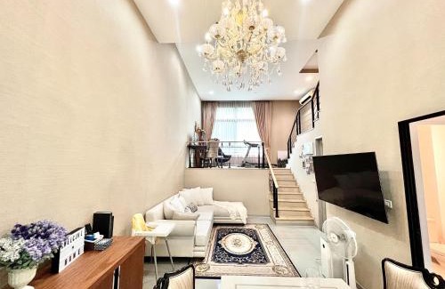 Lat Phrao Apartment | Free pick up/Stunning Luxury Family Home 3B3B