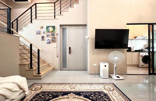 Lat Phrao Apartment | Free pick up/Stunning Luxury Family Home 3B3B