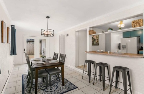 Kenner - Louis Armstrong International Airport Apartment | Free-standing Beauty w Covered Parking and Yard