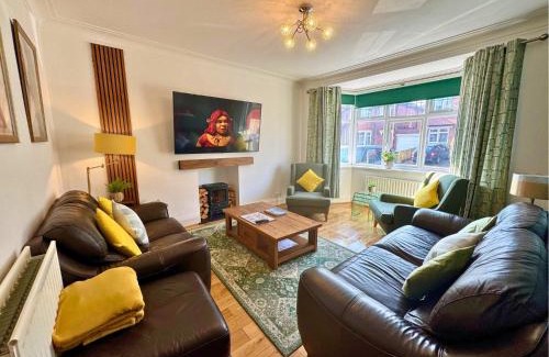 Newcastle-upon-Tyne House | Freeman Hot Tub House, Free Parking, Transport Links