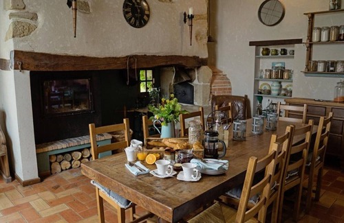 Monlezun House | French Manor House with pool and stunning views in Gascony
