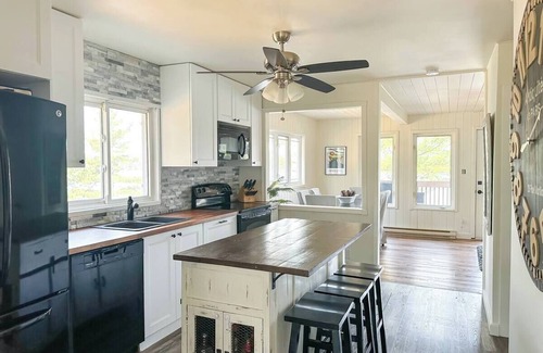 Alban Cottage | French River family friendly, boat friendly, close to ammenties cottage