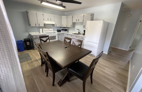 Denare Beach Apartment | Fresh Upper Level apartment Suite on Mosher Lake at Overland Resort