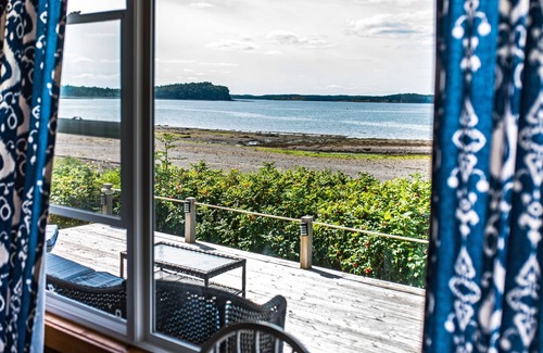 Welshpool Hotel | Friars Bay Inn & Cottages