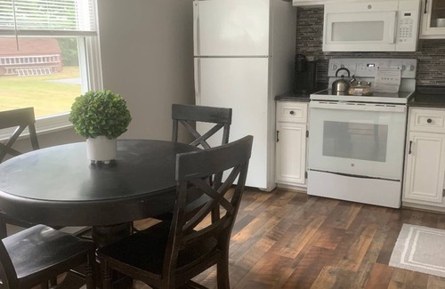 Carlisle House | friendly area, walking distance to town- great location !