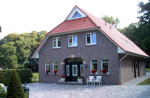 Hatten Apartment | Friendly, newly furnished apartment with good transport connections!
