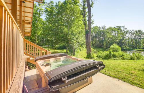 East Fultonham House | Friends and Family Rental Cabin with Hot Tub!