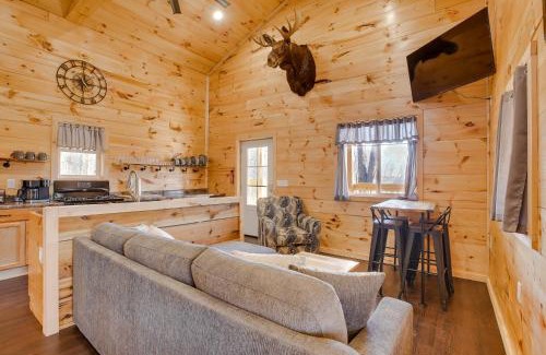 East Fultonham House | Friends and Family Rental Cabin with Hot Tub!