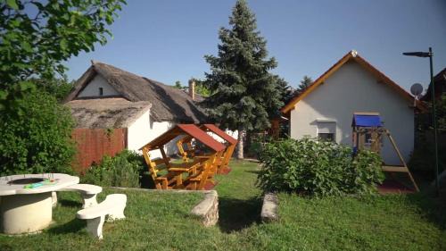 Velence Apartment | Friends & Family Apartmanok Velence
