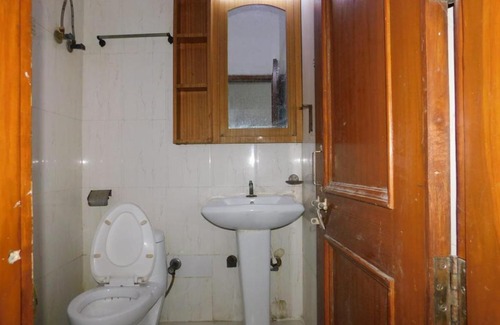 Baraula Hotel | Friends Home stay