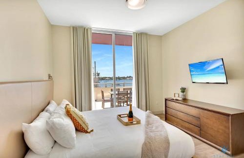 Hollywood Apartment | Front Bay View Terrace Rooftop Pool Near Beach