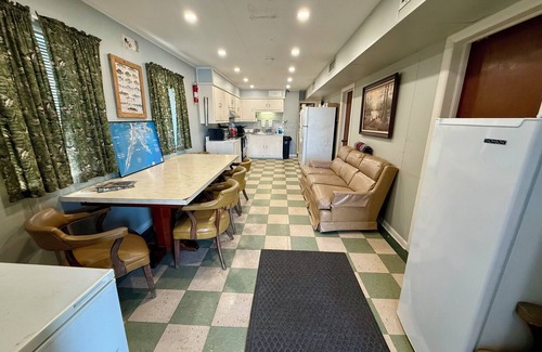Venice Boat Rental | FRONT ROW VENICE MARINA 3 Beds 1 Bath Sleeps 10 HUGE FRONT DECK W/D ICE WIFI &TV