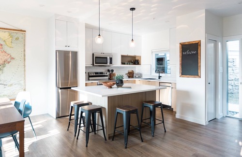 Nelson Condo | Front Street Flat - roomy, central, rooftop patio!