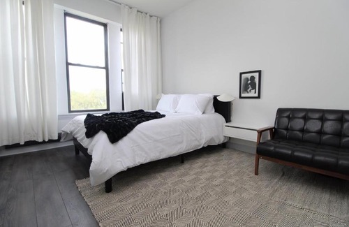 East Hyde Park Apartment | FRONTDESK 1 BR Apt near University of Chicago