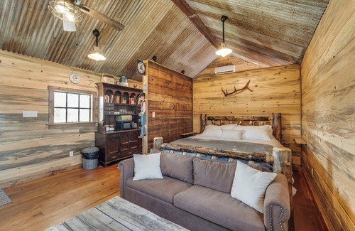 Italy Cabin | Frontier Cabin - Star Gazing - Pet Friendly