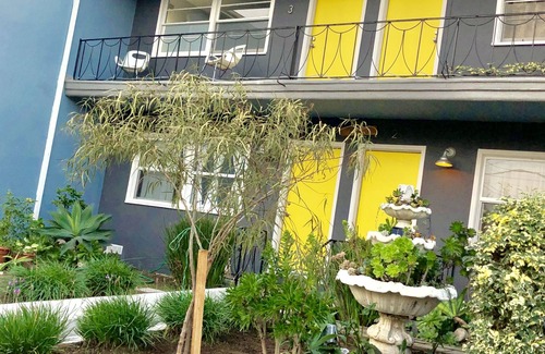 Los Angeles Apartment | Full bedroom Apartment in Trendy Highland Park.