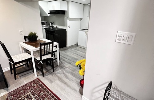 Newmarket House | Full FurnishednFreshly renovated cozy basementn5 minutes to Upper Canada Mall