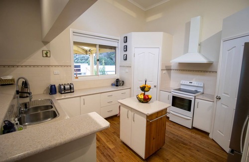 Loch Sport House | FULL HOUSE PLUS APARTMENT-BY LAKE VICTORIA