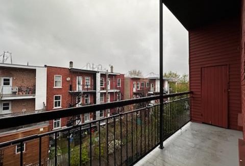 Verdun House | FULL KITCHEN 10min from DTOWN RoomB