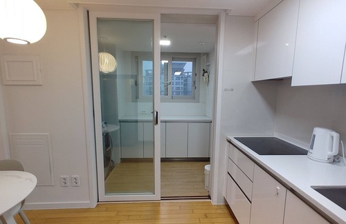 Songpa Apartment | Full option Banpo Apartment in Seoul, 3,7,9-line subway, Bus Terminal 3 minutes.