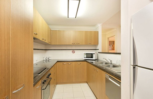Perth Central Business District Apartment | Fully Airconditioned 2 Bedroom/1 Bathroom With Pool