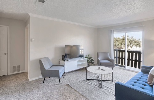 Midland Condo | Fully Equipped Kitchen Midland Apt Fitness Ctr