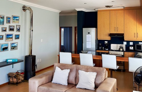 De Kelders Apartment | Fully equipped self-catering apartment steps away from ocean.