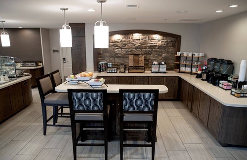 Auburn Hills Apartment | Fully Equipped Studio | Indoor Pool + Free Wi-Fi, Free Breakfast