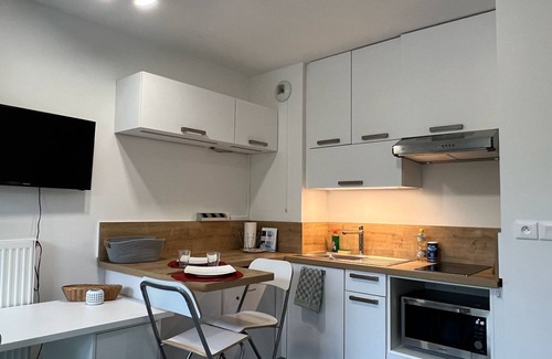 Roubaix Apartment | Fully-equipped studio with balcony and quick access to Lille