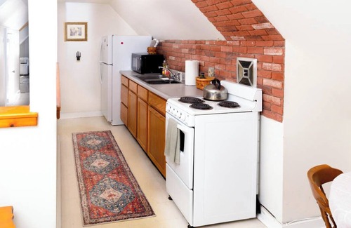 Brattleboro Apartment | Fully furnished 2 bdr apartment