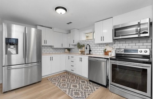 Walkerville House | Fully Furnished 2 bedroom house in Windsor