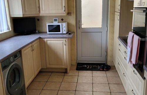 Bournemouth House | Fully furnished 3 Bedroom family home with large child friendly enclosed garden.