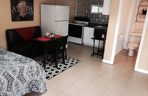 Woodlawn Lake Apartment | Fully Furnished ALL BILLS PAID Studio