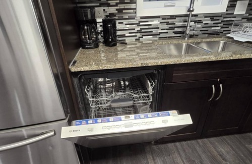 Regina House | Fully Furnished Basement Suite