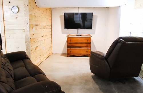 Fulton Apartment | Fully Furnished Basement Apartment only 3 miles to Fulton on State Road Z