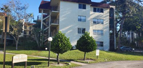 Inverrary Apartment | Fully Furnished, Beautiful, Spacious Two Bedroom Condo