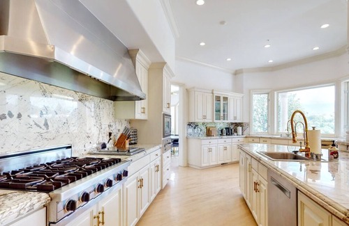 Sherman Oaks House | Fully Furnished Gated Beverly Hills Estate
