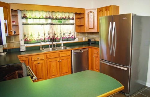 English House | Fully furnished house sits on Lucas Oil Golf Course