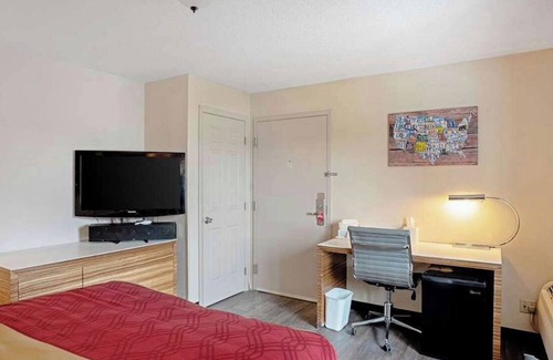 Clinton Apartment | Fully Furnished Studio Available in Clinton, IA