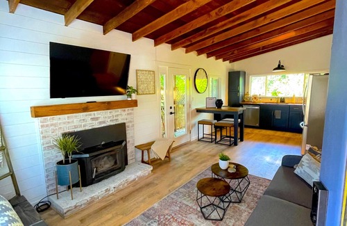 Forestville House | Fully Remodeled Private Wine Country Bungalow! Sunny Treetop Views, Luxury Beds