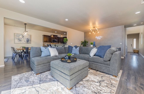 Medford House | Fully renovated 4 bedroom 3 bath house that sleeps 15. Hot tub. Garage game room