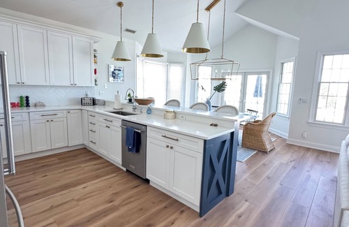 Stone Harbor House | Fully renovated 5 Bedroom home 4 blocks to town