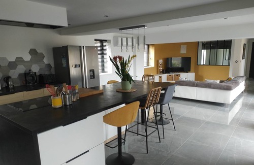 Bourlens House | Fully renovated farmhouse in a quiet location