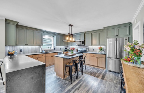 Jamestown House | Fully Renovated Home Near HPU, Furniture Mkt, GSO Aquatic Center & Wyndham
