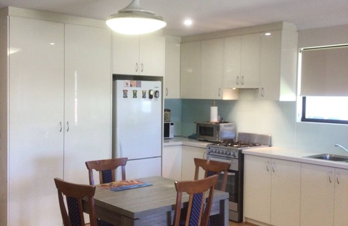 Jandakot Apartment | Fully Self contained spacious granny flat to rear of owners home.