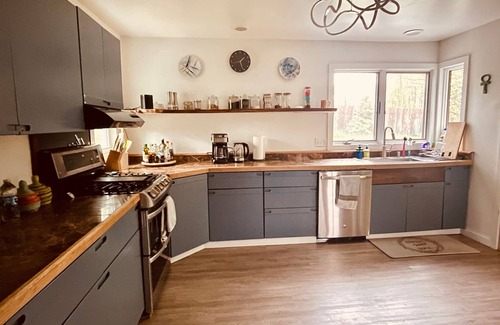 New Paltz House | Fully stocked creekside retreat with sauna and privacy