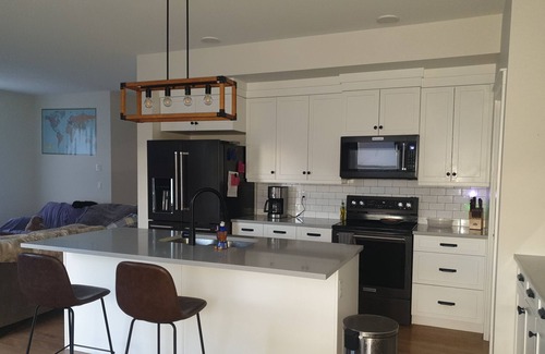 Grande Prairie House | fully stocked kitchen and pet friendly.