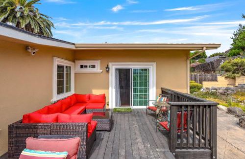 Seaside House | Fully Updated 3 BDR Seaside Home Minutes to Beach