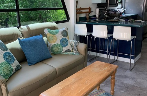 Omaha Boat Rental | FUN! BOAT Cabin w/Private hot tub quiet outdoor space. Cricket Marina & Branson