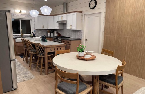 Concho House | Fun Bunkhouse with 10 beds, full kitchen, and WiFi, AC in Historic Concho